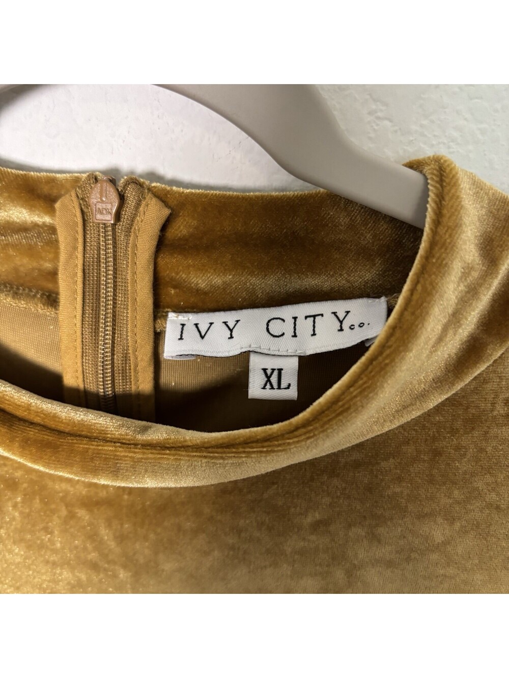 Ivy City Co La La Lady Velvet Ruffle Sleeve Full Skirt Midi Dress Gold Size XL - Picture 3 of 6